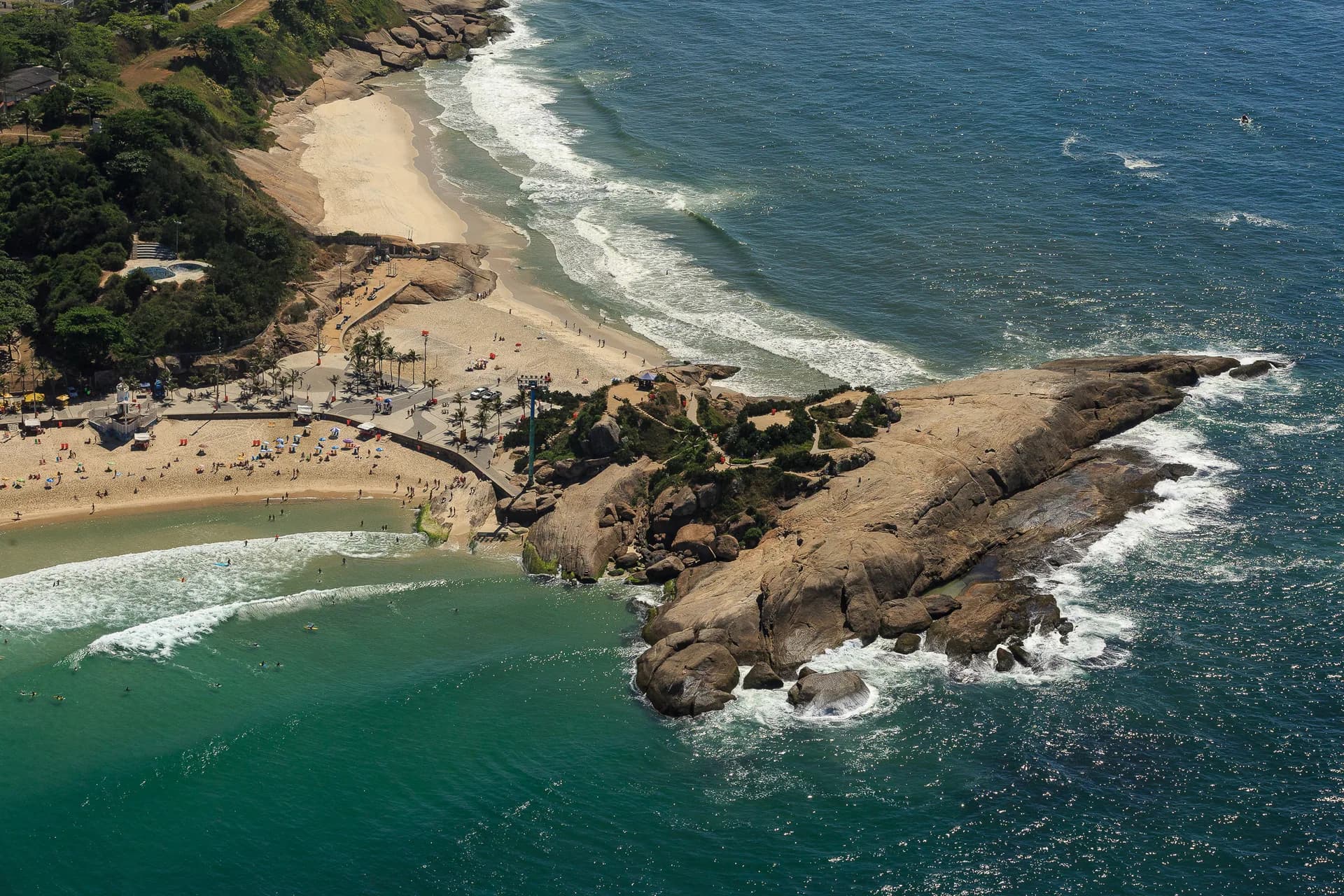 Pedra do Arpoador — mirante entre Copacabana e Ipanema, acessível saindo do Galeão