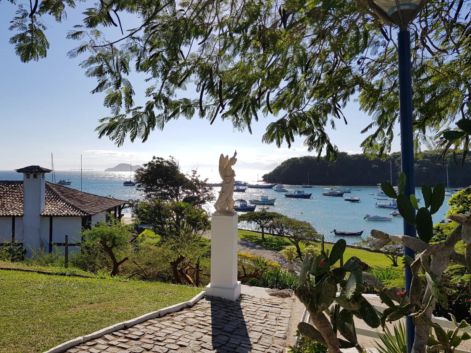 Armação dos Búzios — península charmosa na Região dos Lagos a partir do Galeão