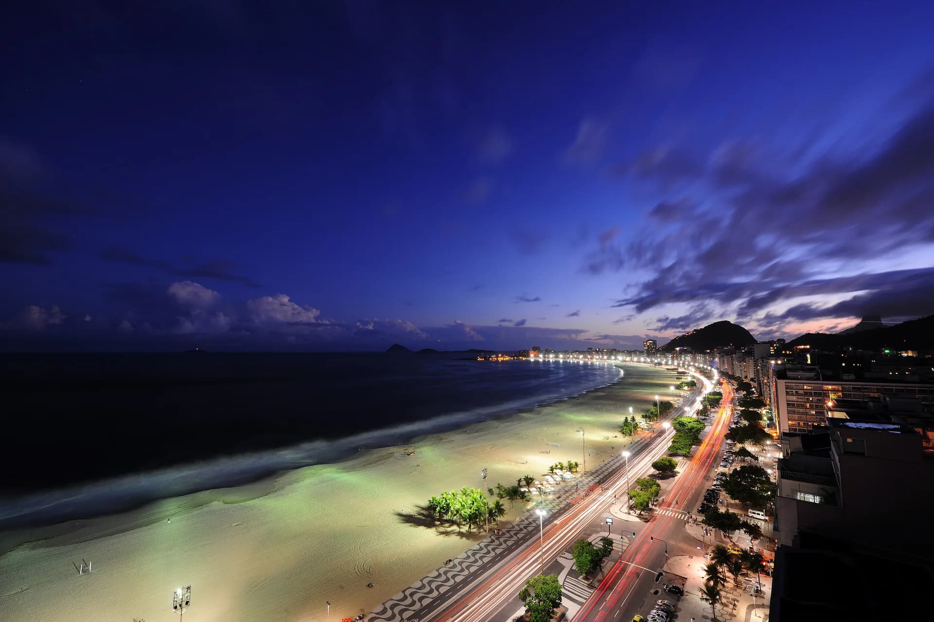 Praia de Copacabana — bairro mais procurado por turistas que desembarcam no Aeroporto do Galeão (GIG)